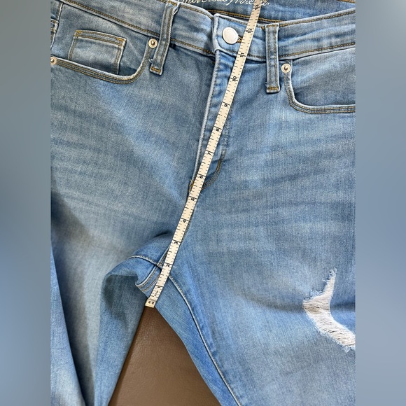Universal Threads -Great condition distressed jeans! - Picture 10 of 11